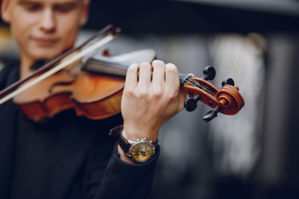 emociones provocadas al escuchar un buen violinista